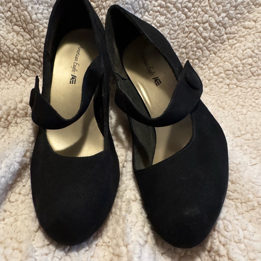 American Eagle Black Suede pumps (size 10) - Picture 4 of 4